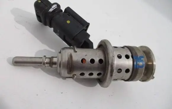 Peugeot 3008 II AdBlue injector 9813930180