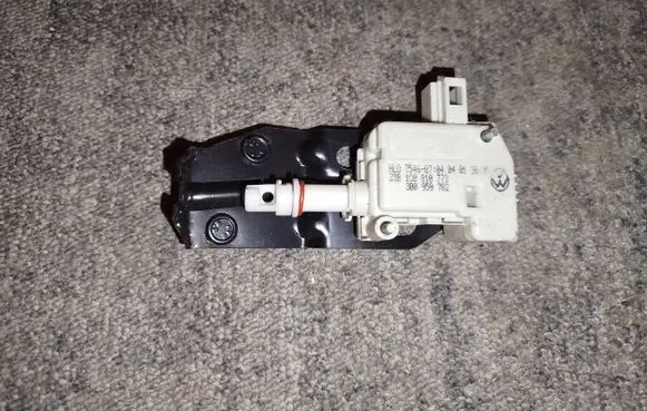Audi TT Mk1 Fuel tank cap lock 3B0959782 1C0810773 7546071044
