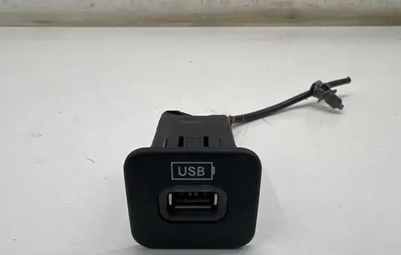 Jeep Cherokee USB socket connector 