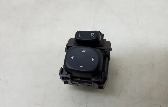 Toyota Avensis T270 Wing mirror switch 8487205030