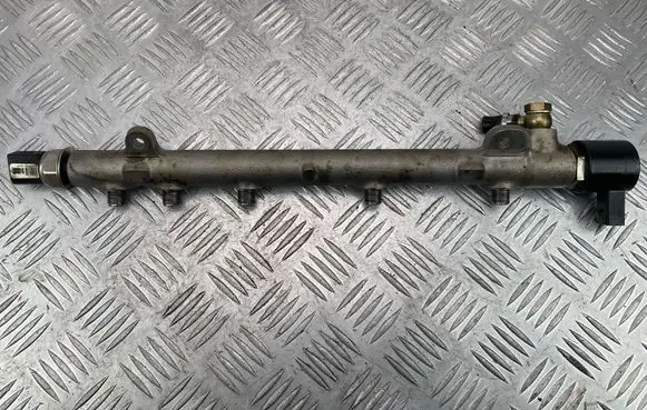 Mercedes-Benz C W204 Fuel main line pipe A6460700395 R9144Z141A