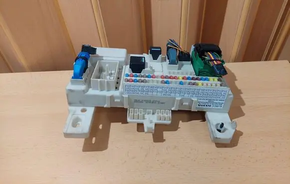 Volvo V50 Fuse module 31327215 00082056 521812F01