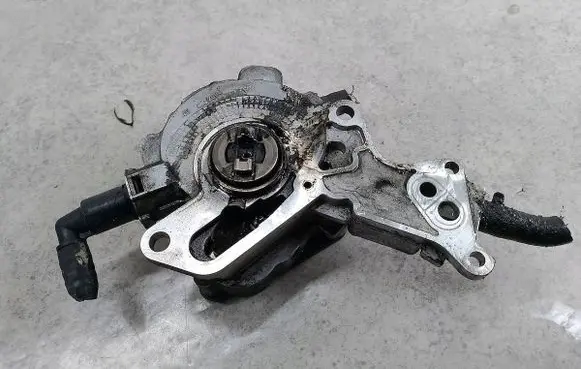 Volkswagen Touran I Vacuum pump 038145209H