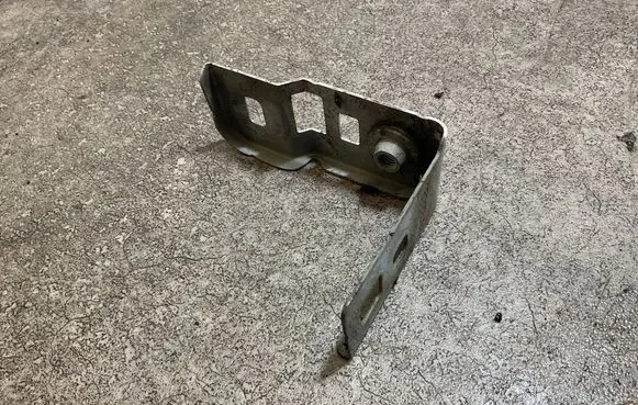 Opel Movano B Fender mounting bracket 15G3949R