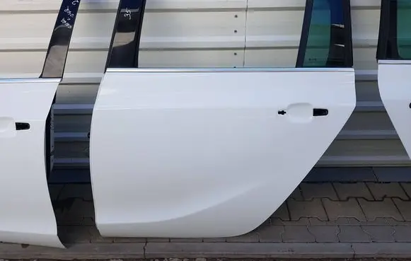 Opel Zafira C Rear door 
