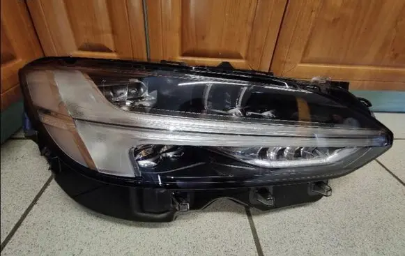Volvo S90, V90 Headlight/headlamp 31655280