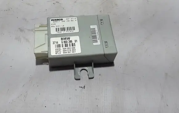BMW 5 F10 F11 Air suspension control unit module (rear) 6860386