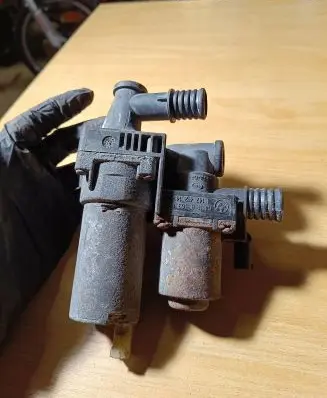 BMW 3 E46 Coolant heater control valve 64118369807 1147412149