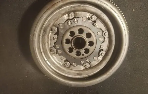 Volkswagen PASSAT CC Dual mass flywheel 06j105266d
