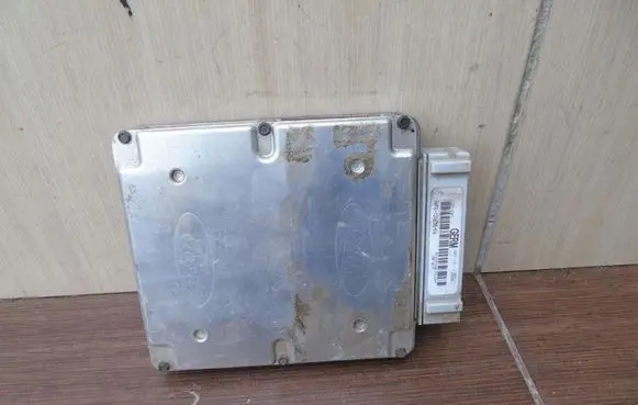 Ford Fiesta Engine control unit/module 94FB12A650FA