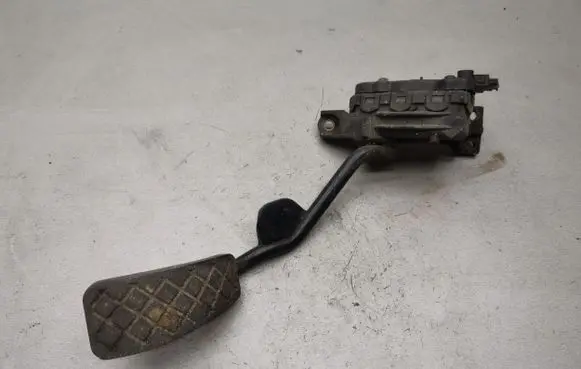 Volkswagen PASSAT B5 Accelerator throttle pedal 8D2721523F