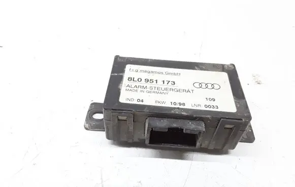 Audi A8 S8 D2 4D Alarm control unit/module 8L0951173