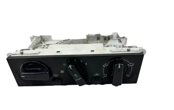Mitsubishi Carisma Climate control unit MR500529