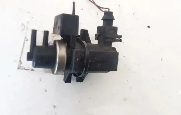 BMW 5 E39 Turbo solenoid valve 72279600 2247906