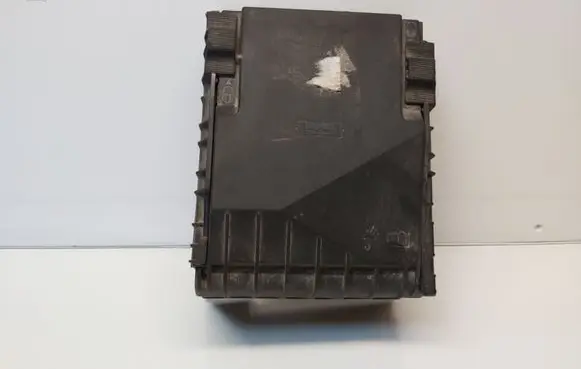 Skoda Yeti (5L) Fuse box cover 1K0937132
