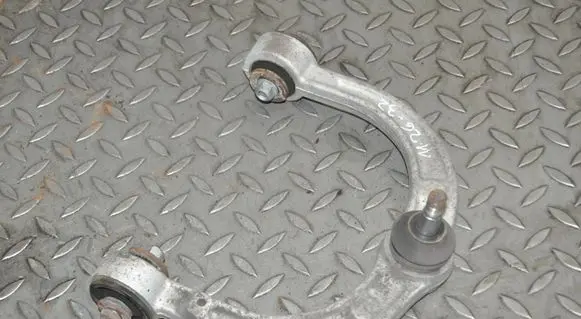 Mercedes-Benz ML W164 Front upper control arm/wishbone 