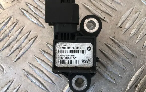 Jeep Grand Cherokee (WJ) Airbag deployment crash/impact sensor P56010411AC 39754C TRFME3062A9399