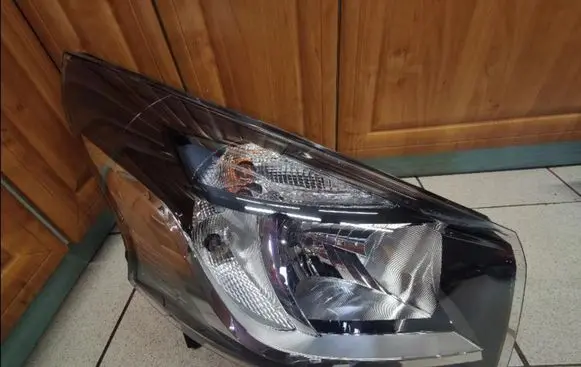Renault Trafic III (X82) Headlight/headlamp 260105469R