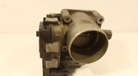Volkswagen Golf Plus Throttle body valve 03F133062