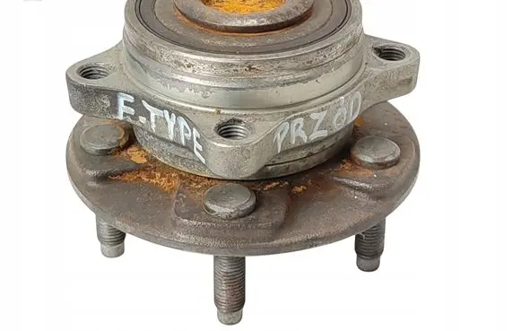 Jaguar F-Type Front wheel hub CW8M2C300AB