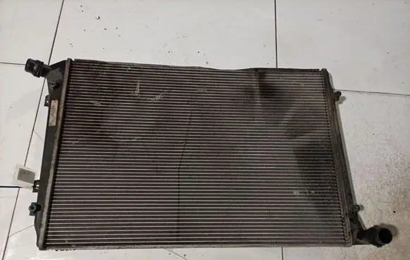 Volkswagen PASSAT B6 Coolant radiator 3C0121253R