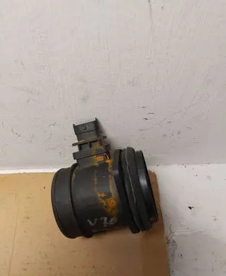 Volvo V70 Mass air flow meter 30677999 2797980 0281002730