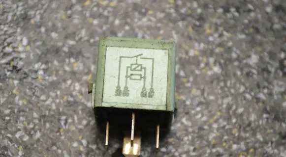 BMW 5 E34 Other relay 8366600 6136 V23134K59X222