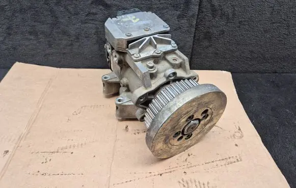 Audi A6 S6 C5 4B Fuel injection high pressure pump 059130106J