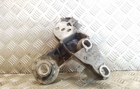 Volkswagen PASSAT B5.5 Engine mounting bracket 8E0199352D