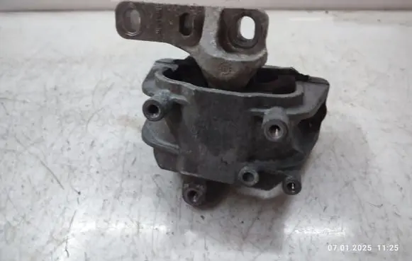 Volkswagen Golf VI Engine mount bracket 1K0199262
