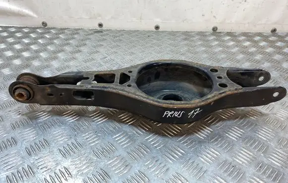 Toyota Prius (XW50) Rear control arm