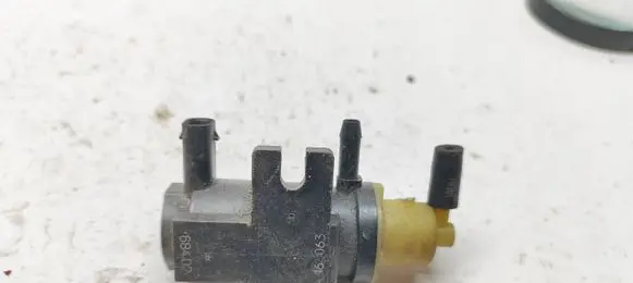 Mercedes-Benz C W204 Turbo solenoid valve A0091533128 70078208 461105