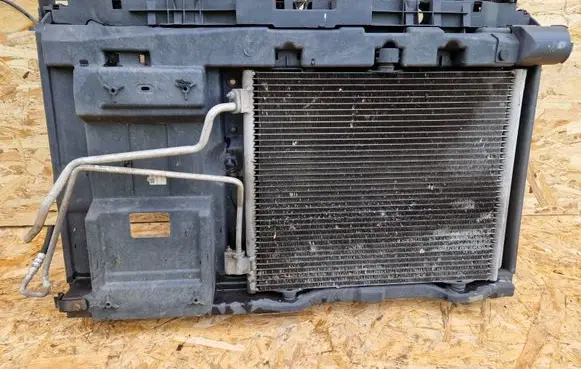 Peugeot 206+ Radiator support slam panel