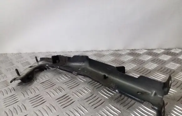 Audi A5 Sportback 8TA Fender mounting bracket 8T0821135C