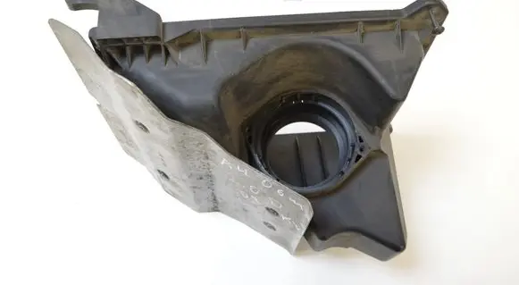 Audi A4 S4 B7 8E 8H Air filter box cover 03G133837