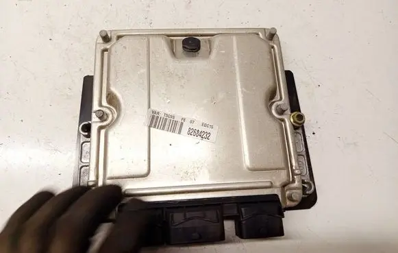 Peugeot 307 Engine control unit/module 0281011081