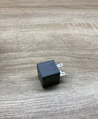 Volkswagen Golf IV Other relay 141951253B V23134B52X227