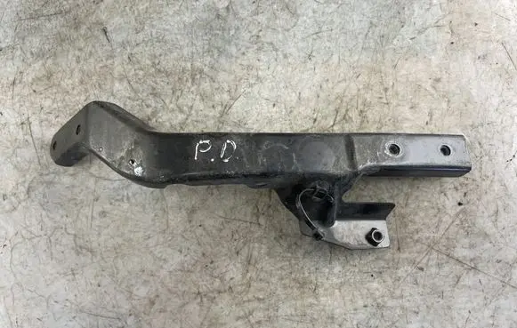 Mercedes-Benz S W221 Fender mounting bracket