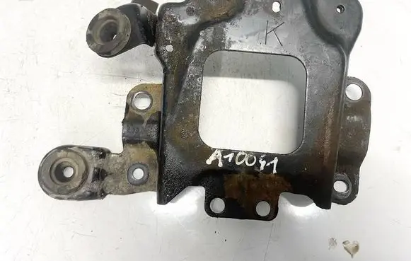 Volvo XC60 Engine mounting bracket
