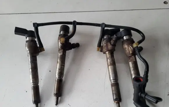 Renault Megane III Fuel injector 8200380253