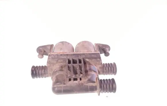 BMW 5 E39 Coolant heater control valve 8374995 1147412137