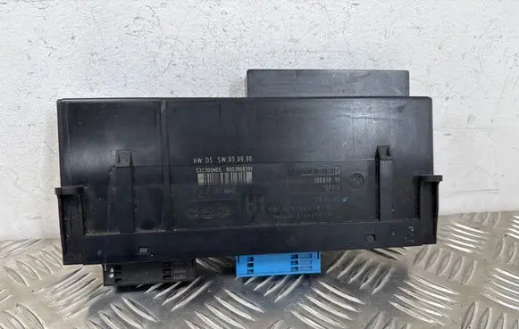 BMW 3 E90 E91 Comfort/convenience module 10681810 9134479 9134478