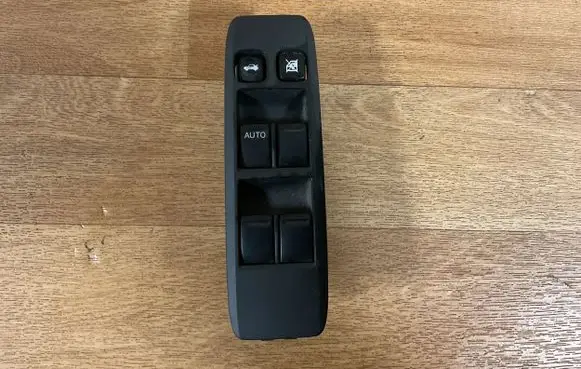 Nissan Primera Electric window control switch 25401A9640 121005N1