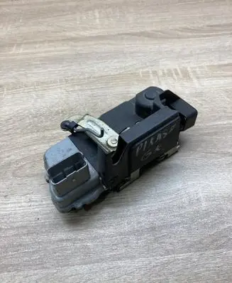 Citroen Xsara Picasso Rear door lock LEFTSIDE