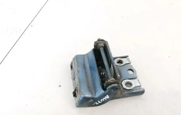 Chrysler Voyager Rear door lower hinge
