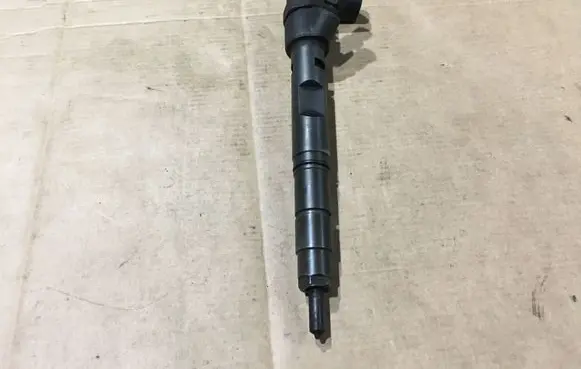 Audi A8 S8 D3 4E Fuel injector 0445110158 057130277M