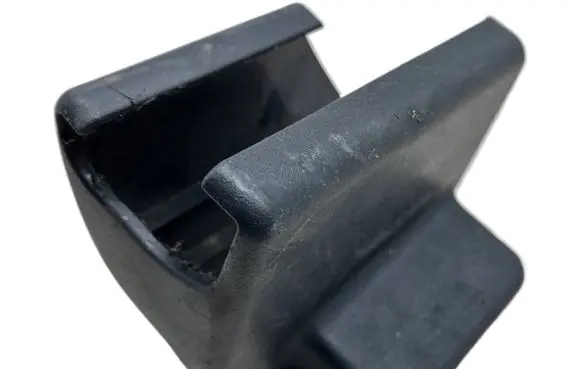 Toyota Avensis T270 Front passenger seat rail trim 7213705050 72137-05050