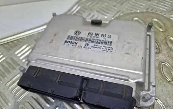 Skoda Superb B5 (3U) Engine control unit/module 038906019EG 0281010928