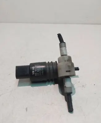 Skoda Octavia Mk2 (1Z) Windscreen/windshield washer pump 1K6955651 3122789