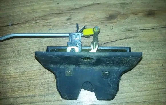 Renault Laguna I Tailgate/trunk/boot lock/catch/latch